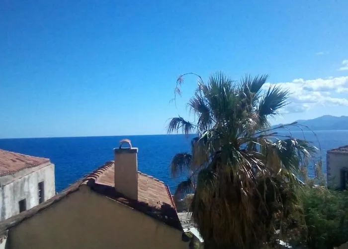 Byron's Sea View בית הארחה מונמבאסיה