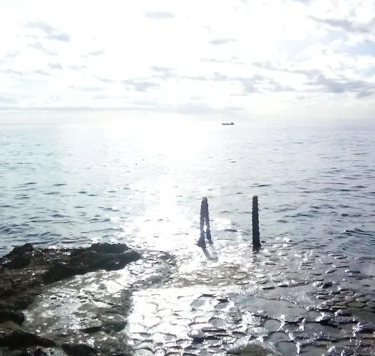 Byron's Sea View בית הארחה מונמבאסיה