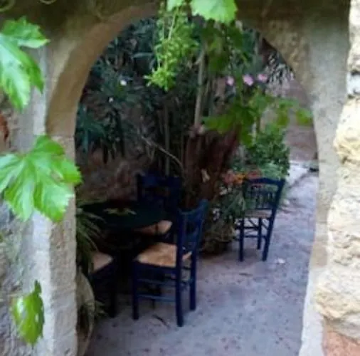 Byron's Sea View בית הארחה 3*