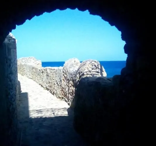 Byron's Sea View מונמבאסיה