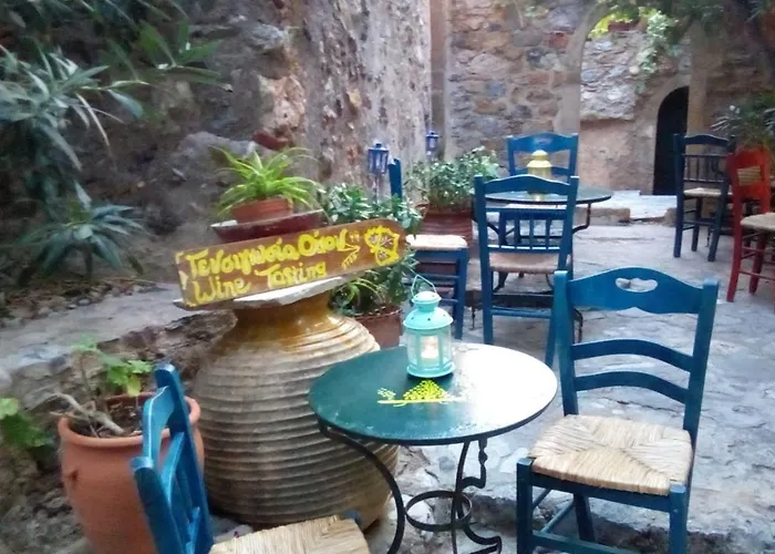 בית הארחה Byron's Sea View 3*