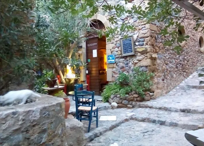 Byron's Sea View 3* מונמבאסיה